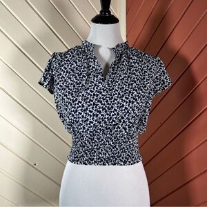 Monteau | Black and White Floral Ruched Cropped Blouse Sz Medium